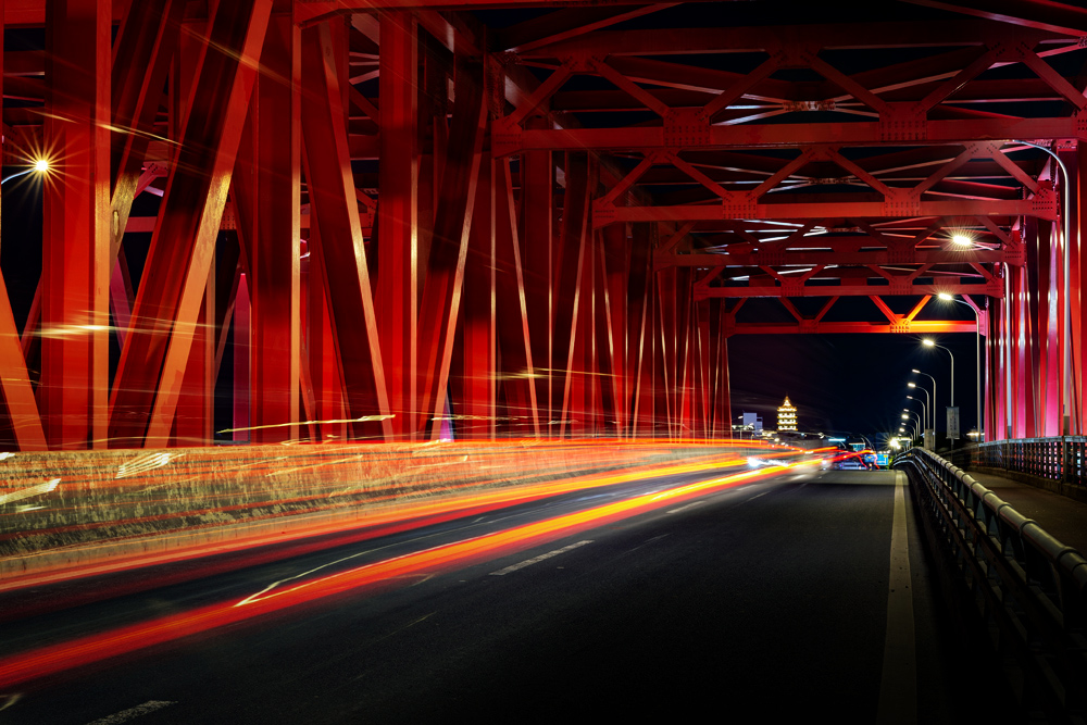 流光溢彩（摄于平望新运河桥） 陆文龙 15151739178.jpg